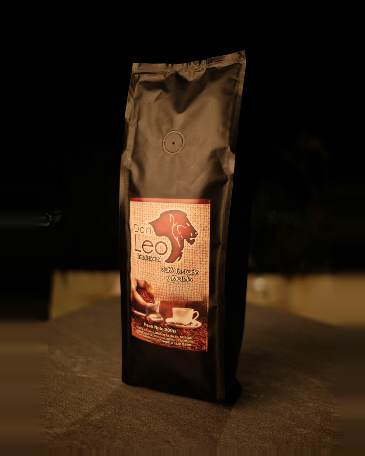 Bolsa negra de 500 g del café tradicional de la casa