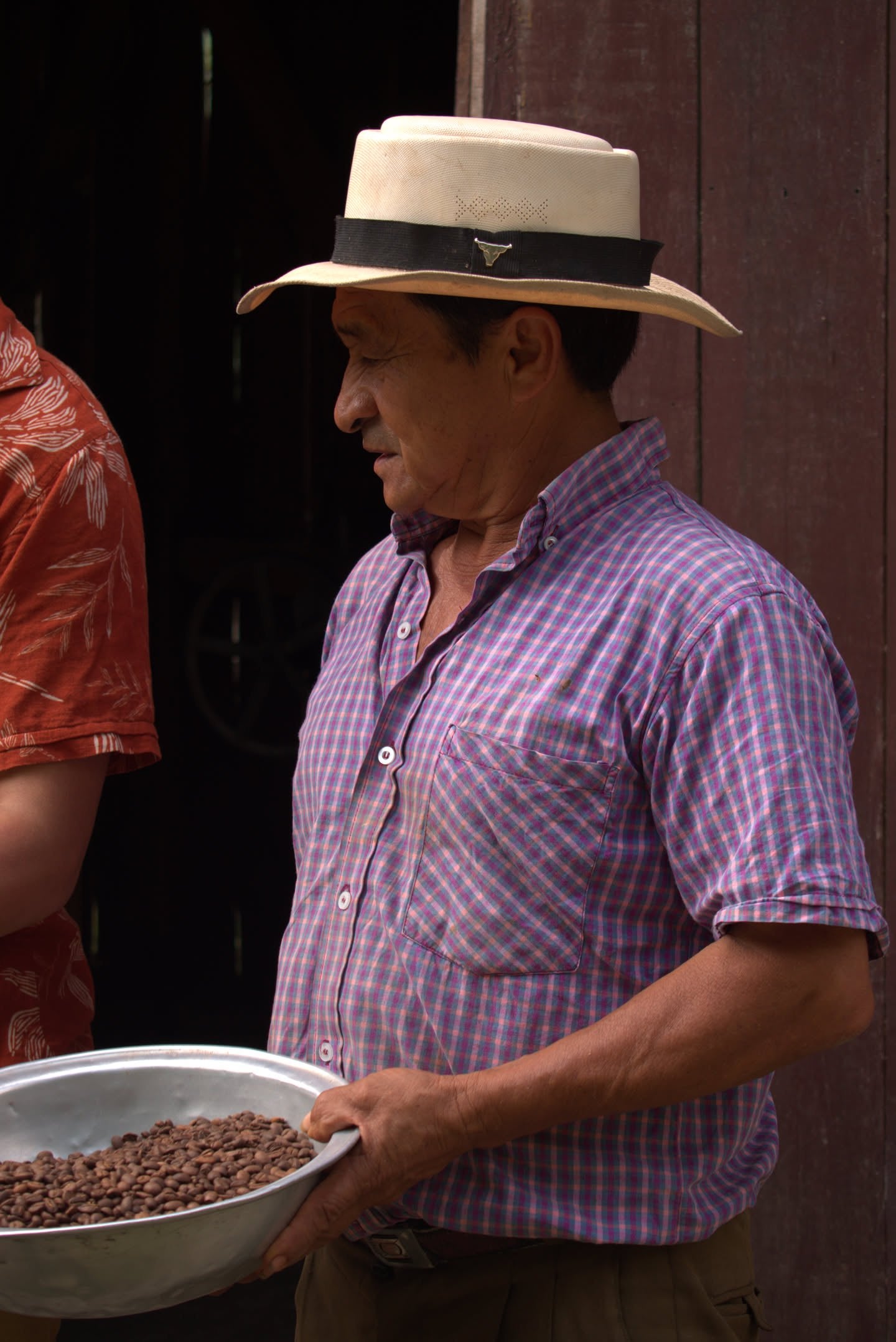 León Campo in profile with a tray of roasted coffee