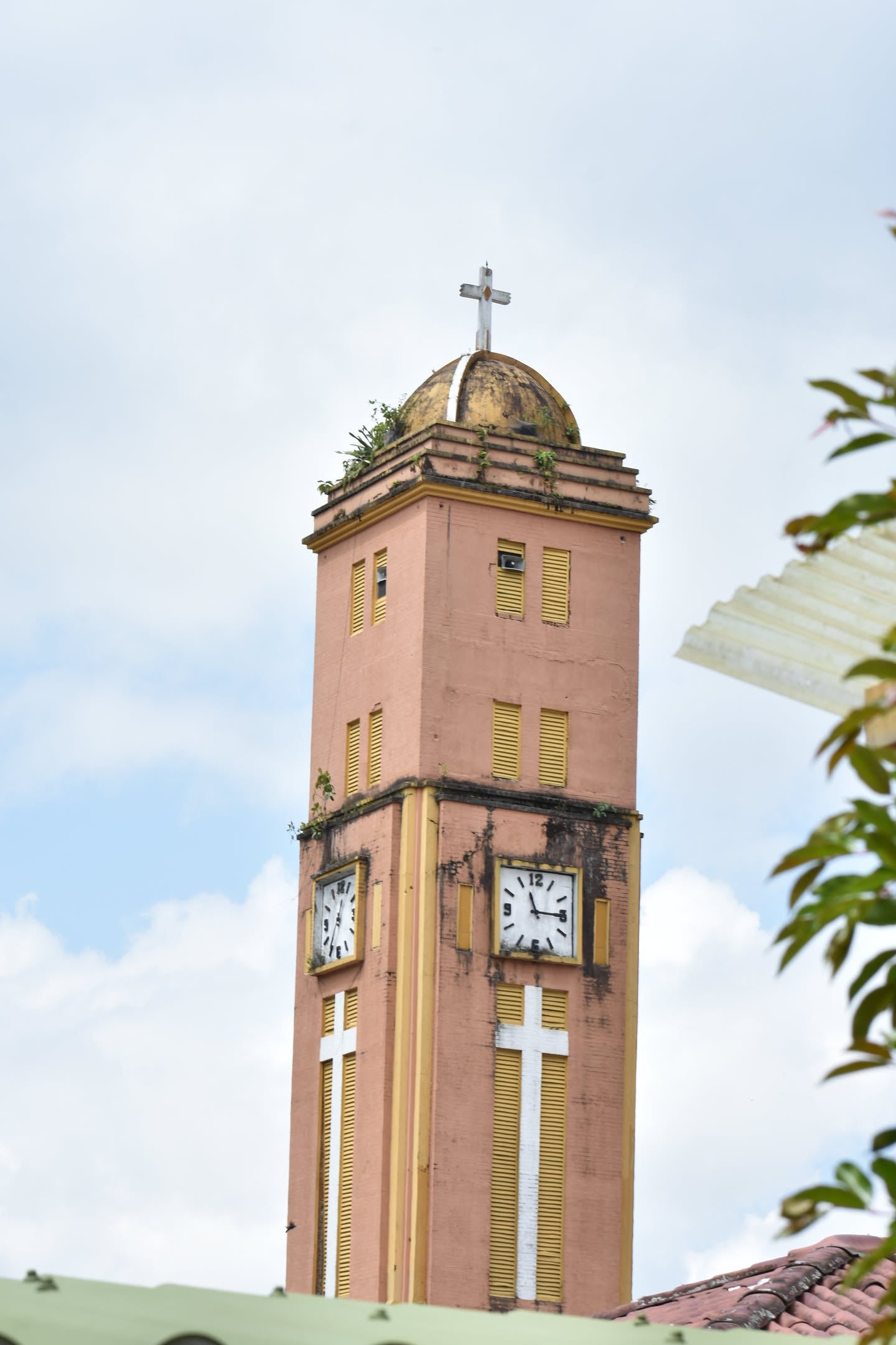 The church tower of Pijao against a clear sky